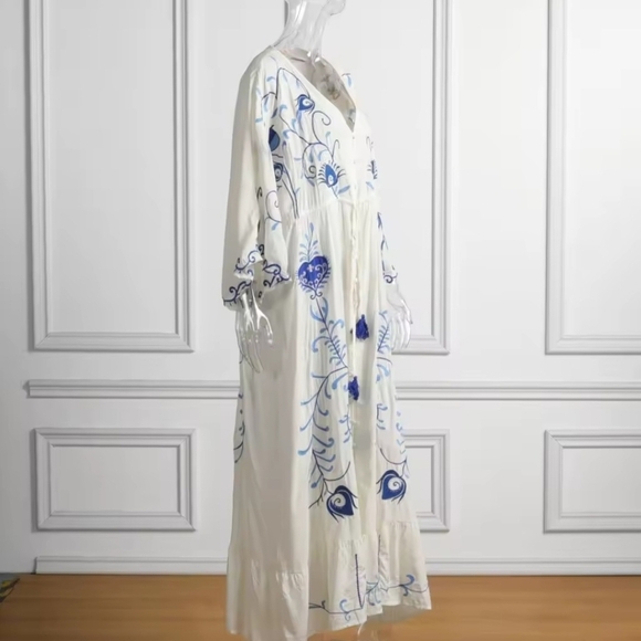 Elegant Floral Maxi Dress - Blue And White - Picture 7 of 16